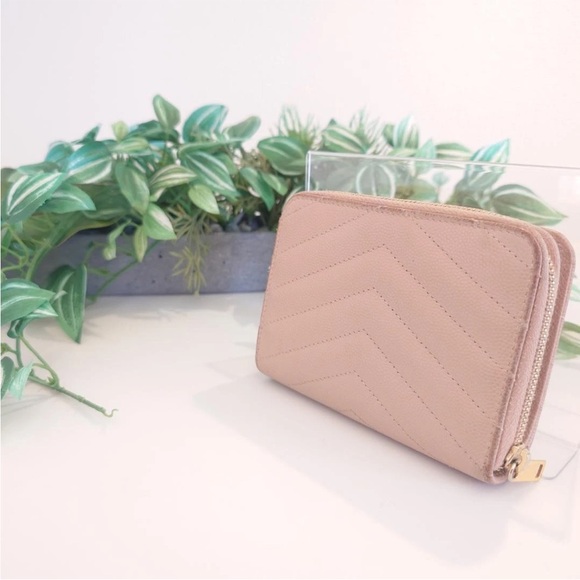 Yves Saint Laurent Pink Quilted Wallet - Picture 2 of 11